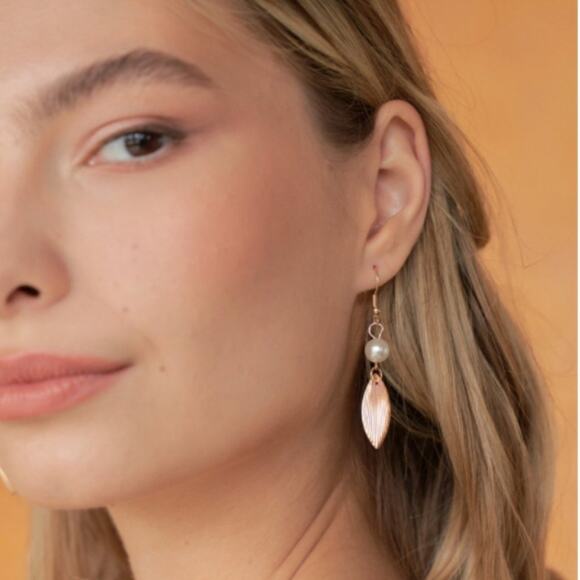 Shopeunoia Boutique Jewelry - Gold & Pearl Feather Drop Earrings